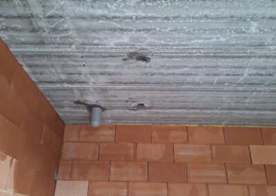 Kleine gaatjes in beton